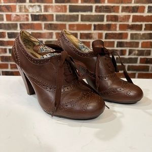 Women’s Heeled Oxford Shoes